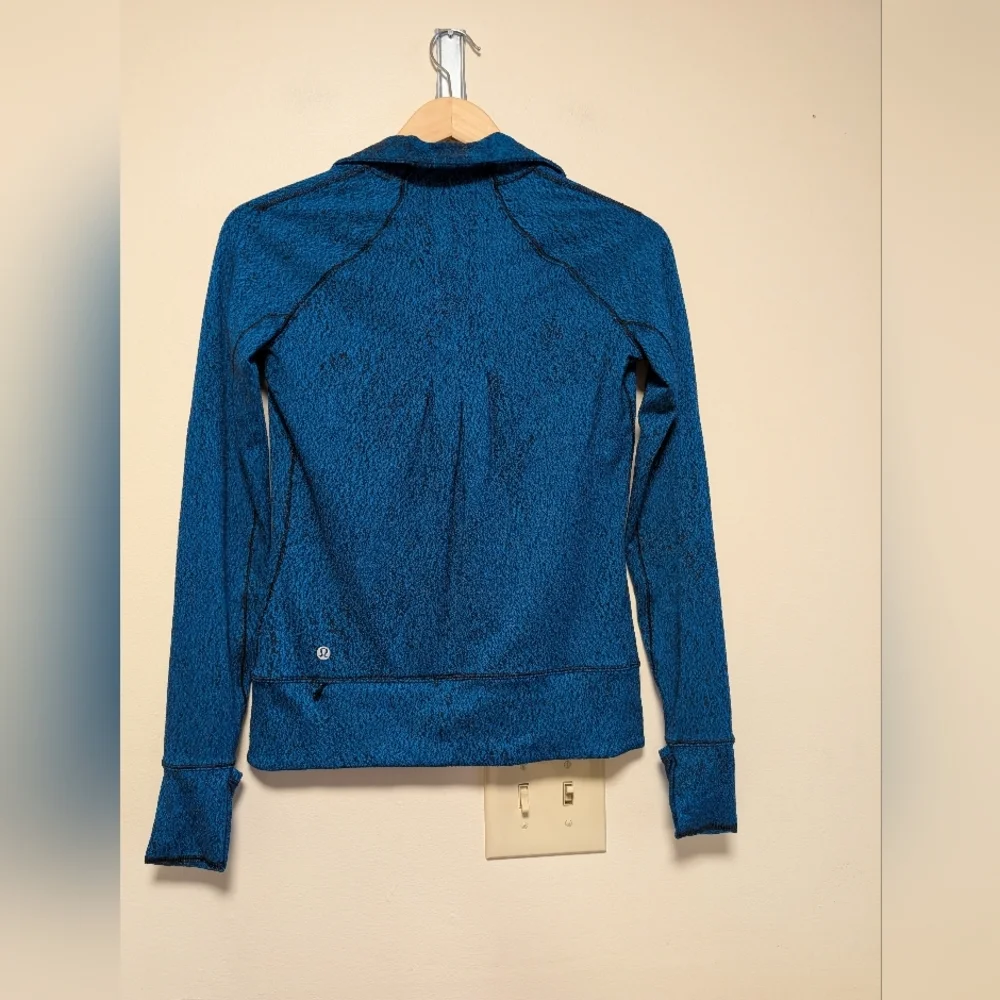 Lululemon Size 4 Blue Textured Half Zip Pullover Athletic Top